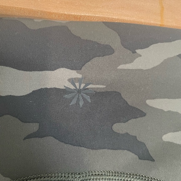 Athleta‎ Ultimate 7/8 Tights/Leggings XS, Camouflage, EUC - Picture 3 of 8